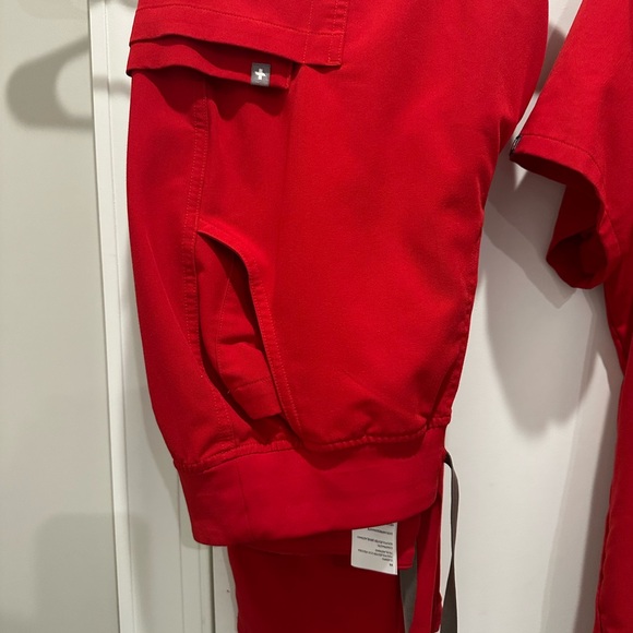 Figs Winning Red Scrub Set - Picture 4 of 4